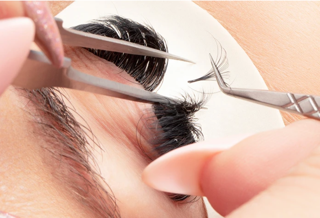 How to Get the Most Out of Your Isolation Tweezers. By @tress.lashboxla