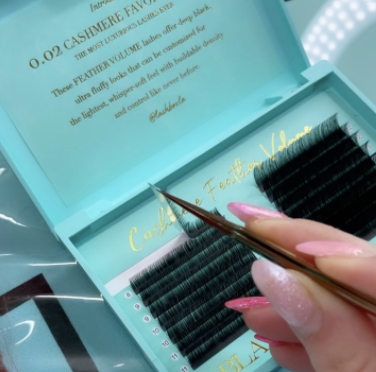 0.02 MEGA VOLUME LASHES-LashBox LA Australia