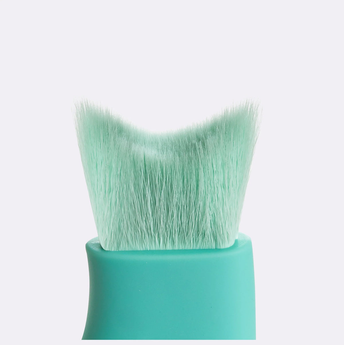 Turquoise contour bubble brush with packaging on a light gray background
Contour lash cleansing brush by Lash Box LA Available in australia 
